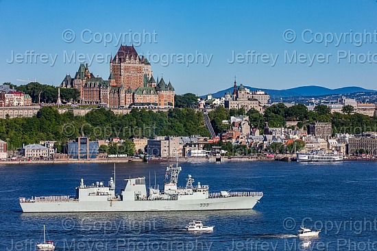 HMCS Toronto FFH 333 sailing in the St. Lawrence, Québec City.  